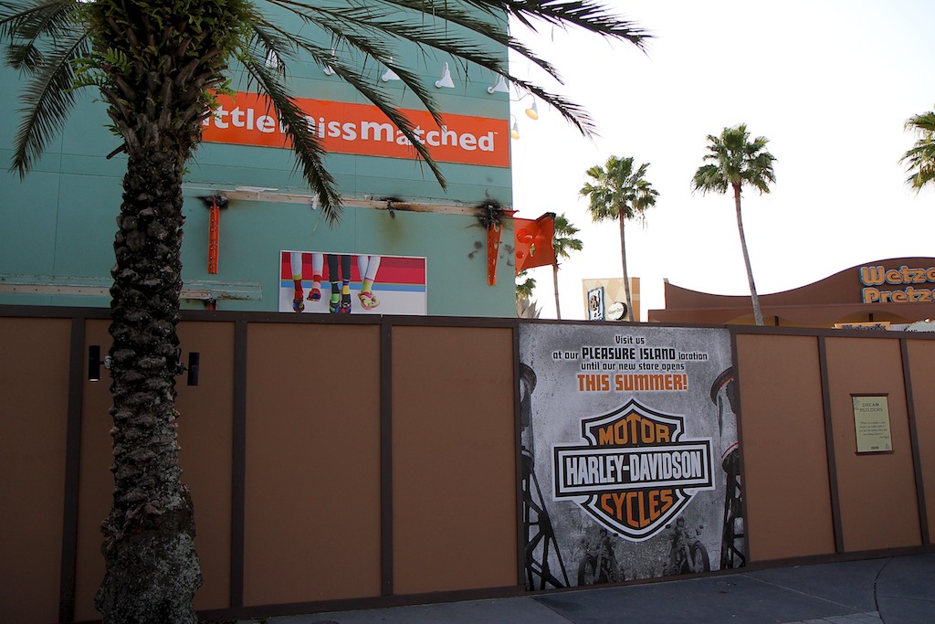 PHOTOS - Harley-Davidson Motor Cycles store in the West Side now under ...