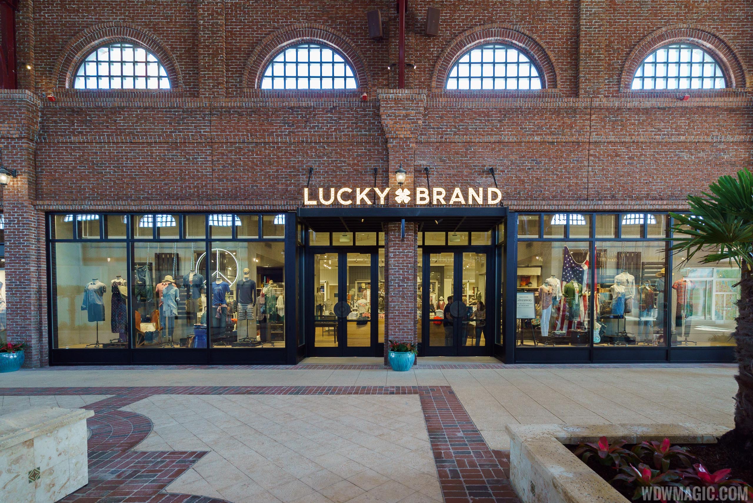 lucky brand's stores
