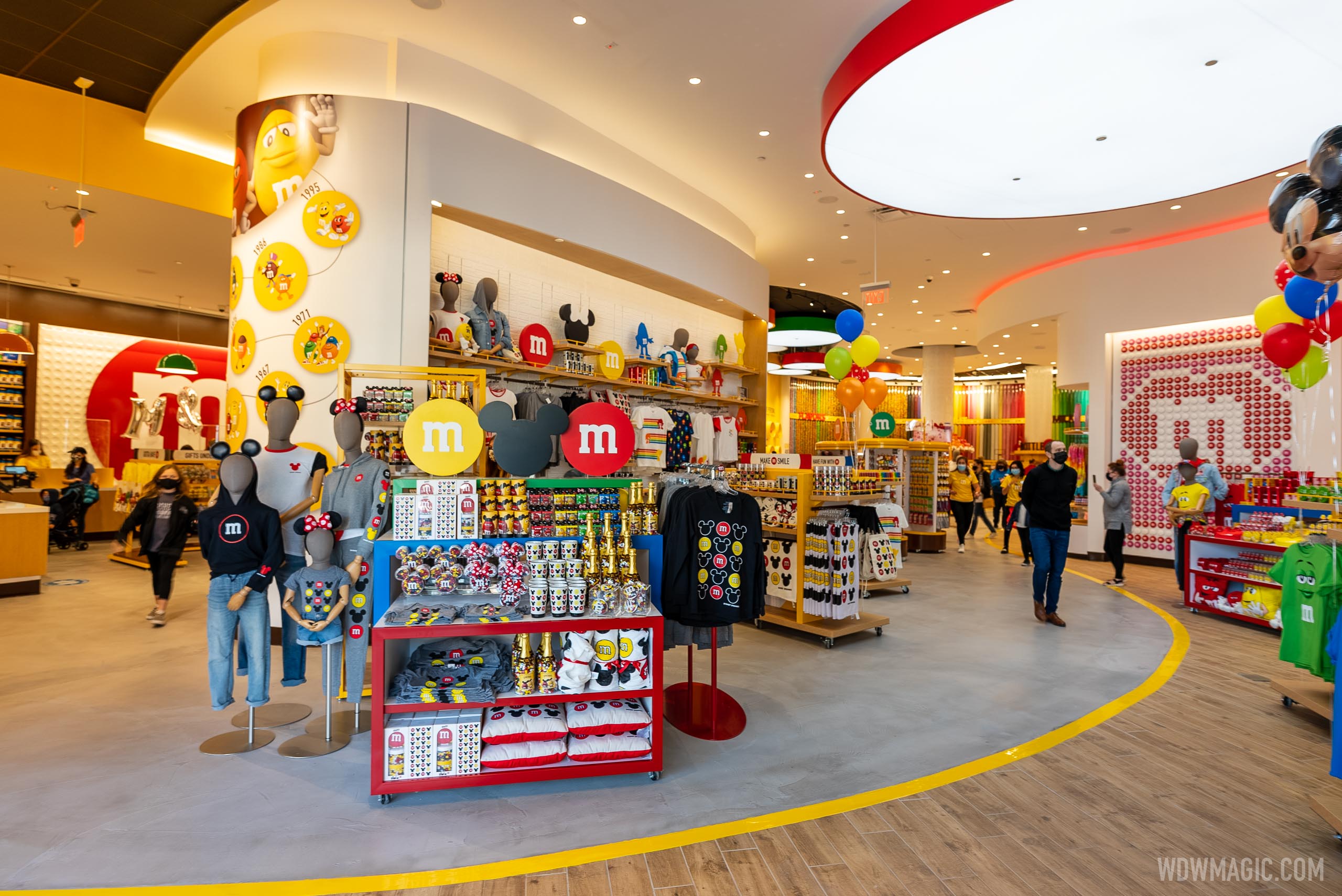 m and m store