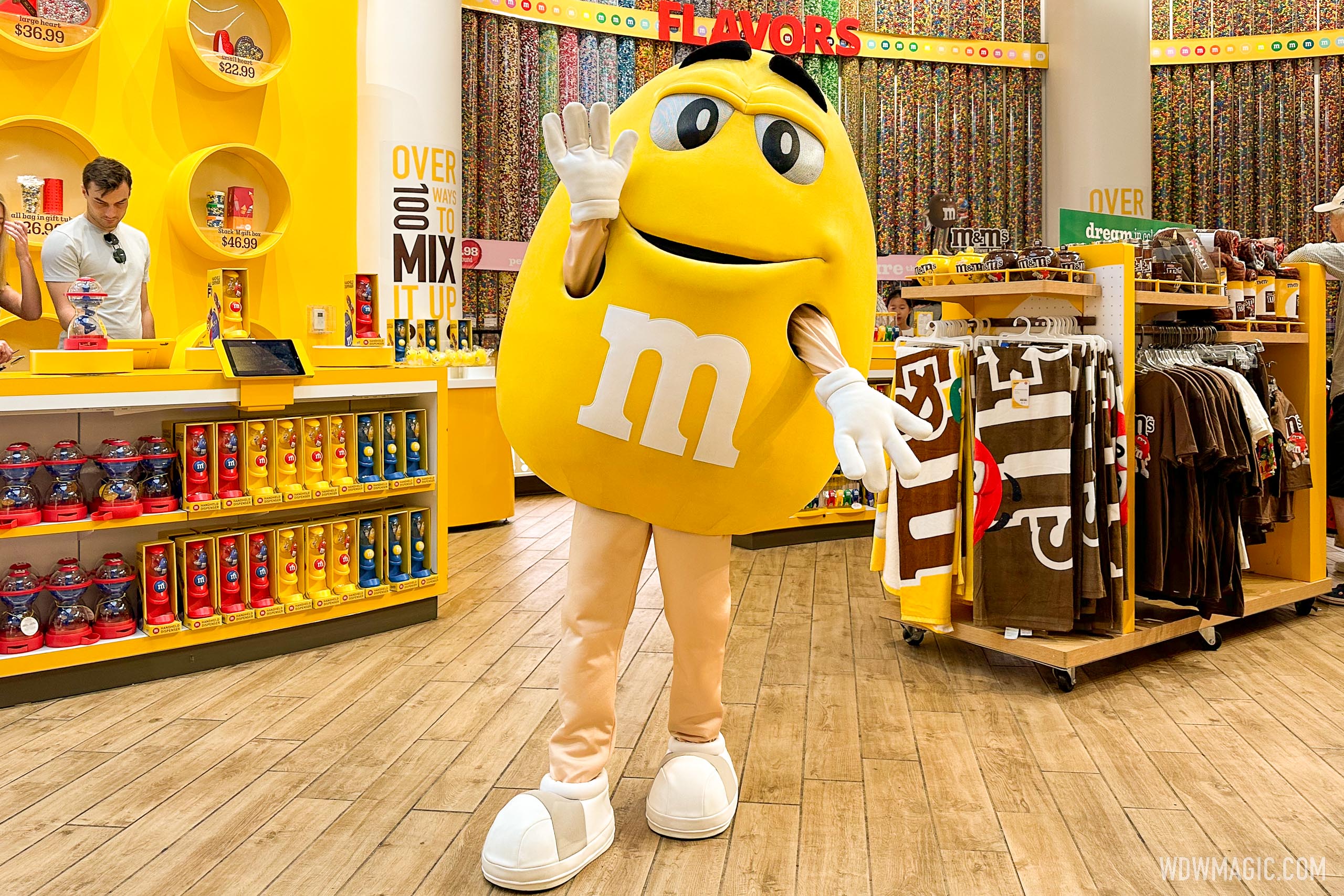 How to make personalized M&M's & tour the NEW M&M store at Disney Springs,  Orlando. M&M merchandise 