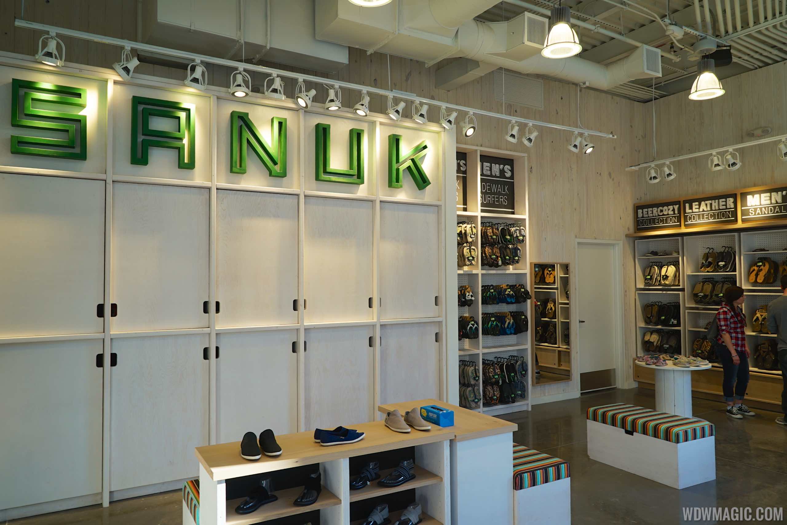 Sanuk store hot sale downtown disney