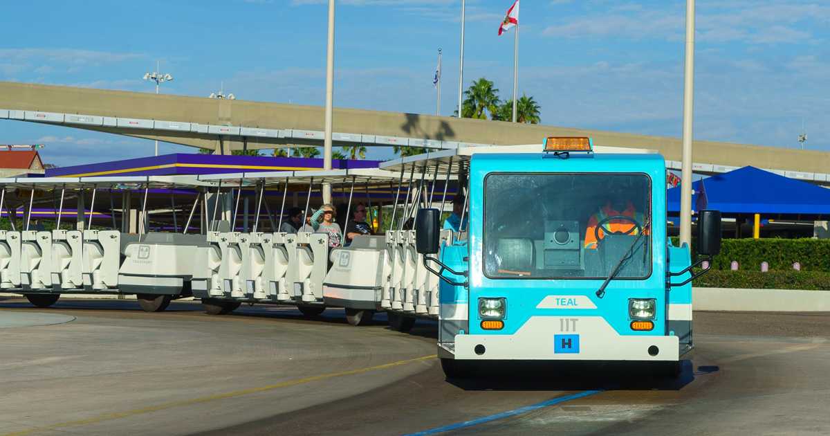 Disney Trading Pin Parking Lot Tram TransportationTiny Kingdom Series 2