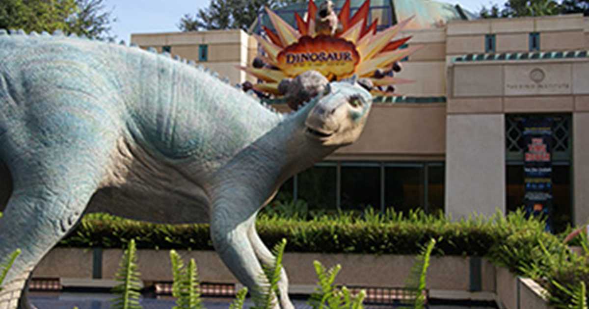 where to see dinosaurs at disneys animal kingdom