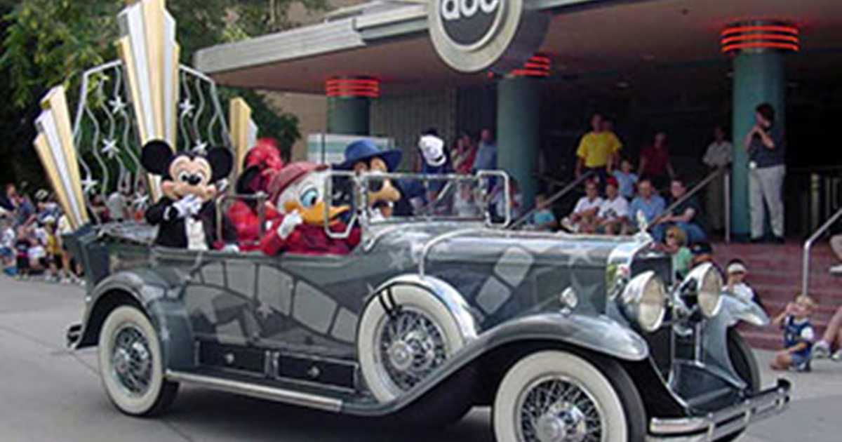 Disney stars and store motor cars parade