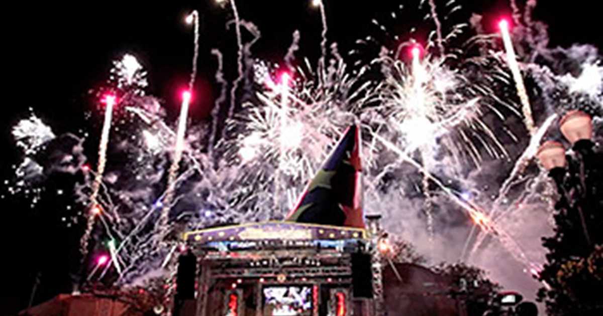 Rock the Night! Fireworks Spectacular Photos