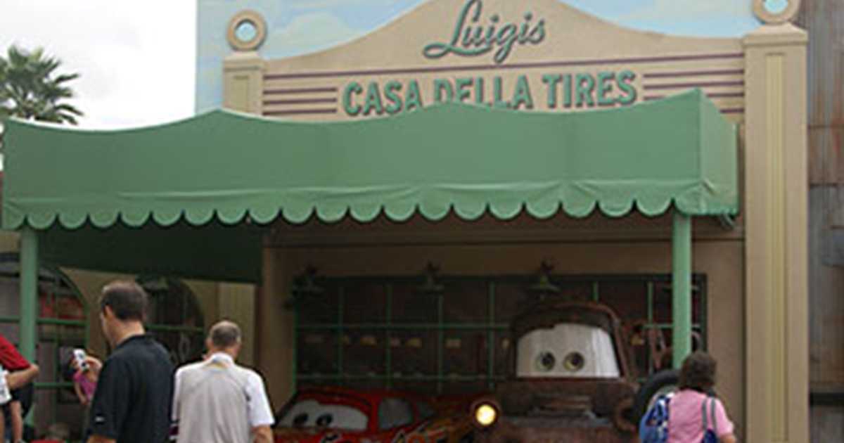 Lightning McQueen  Luigi's Garage, Disney's Hollywood Studi