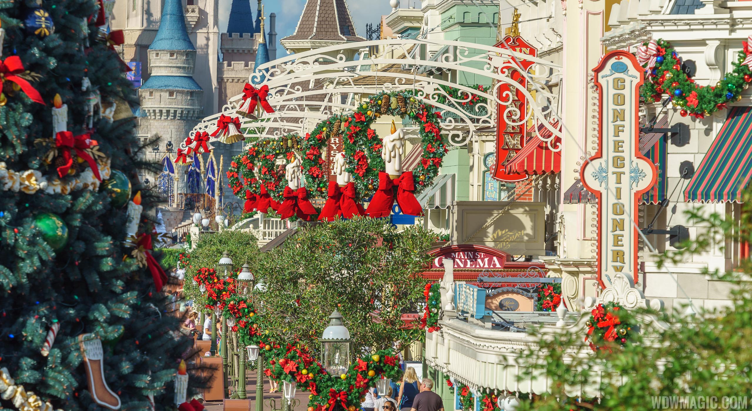 the magic kingdoms 2018 christmas holiday decor - When Do Christmas Decorations Go Up At Disney World 2017 the magic kingdoms 2018 christmas holiday decor - When Do Christmas Decorations Go Up At Disney World 2017